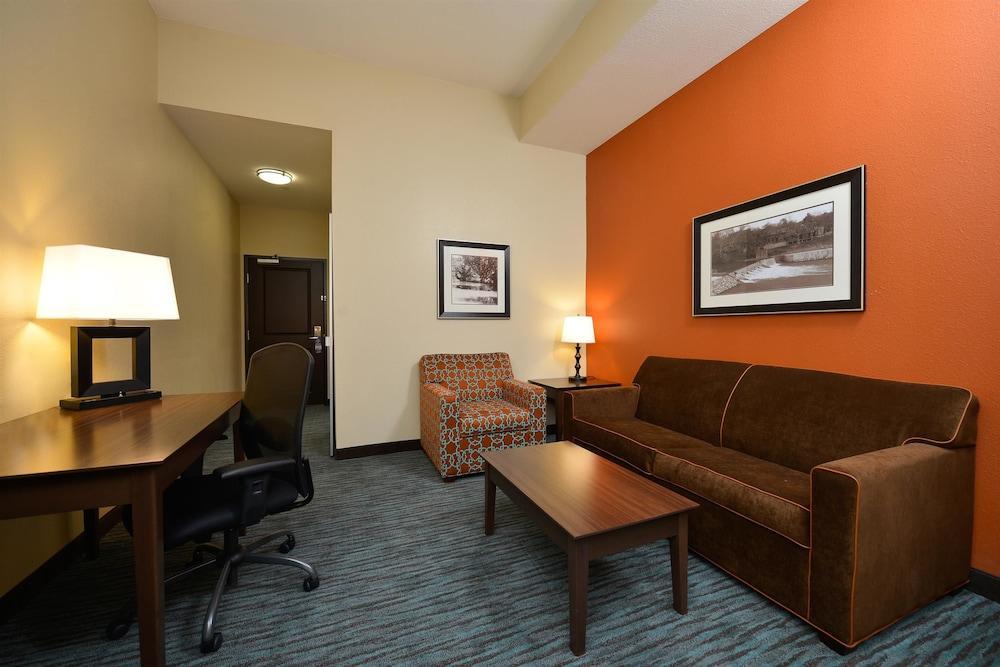 Best Western Plus Longhorn Inn & Suites Luling Buitenkant foto